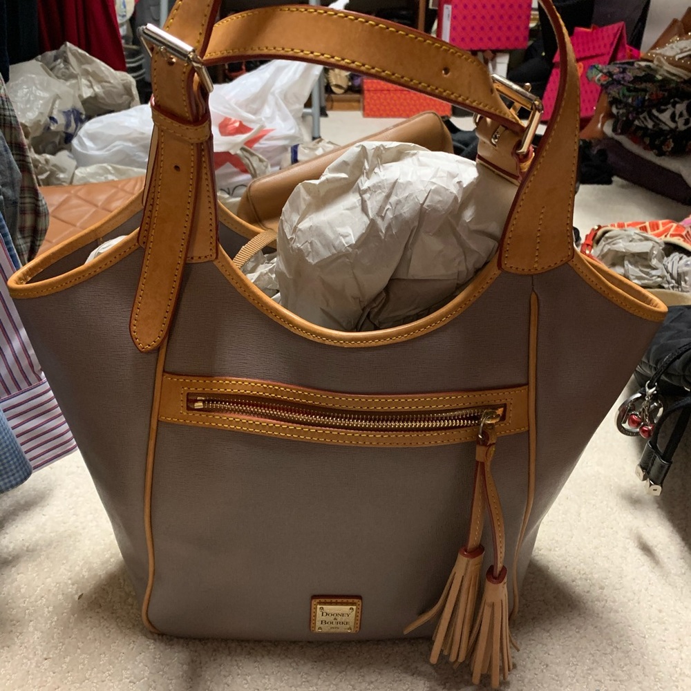 Dooney and Bourke gray purse - Picture 3 of 3
